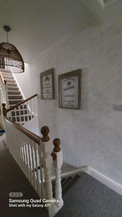 Homestay Пул Экстерьер фото